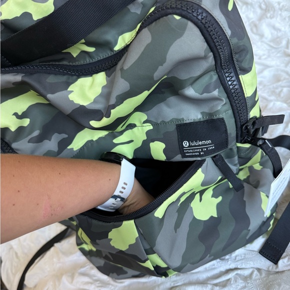 NWT - Lululemon Everyday Backpack 2.0 23L Heritage 365 Camo Green - Picture 15 of 15